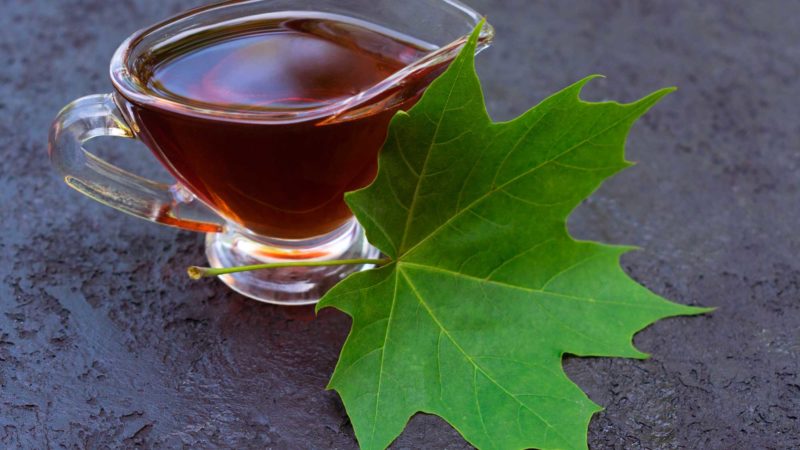 maple syrup with sugar maple leaf